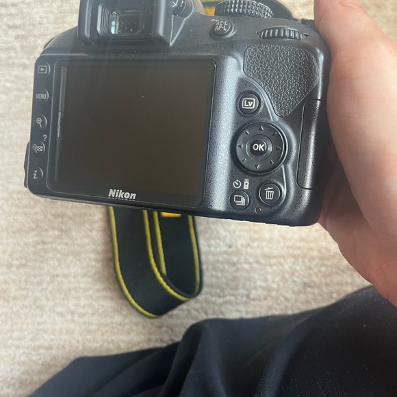 Nikon D3300 + 2 lenses and battery pack with batteries - Picture 4 of 6